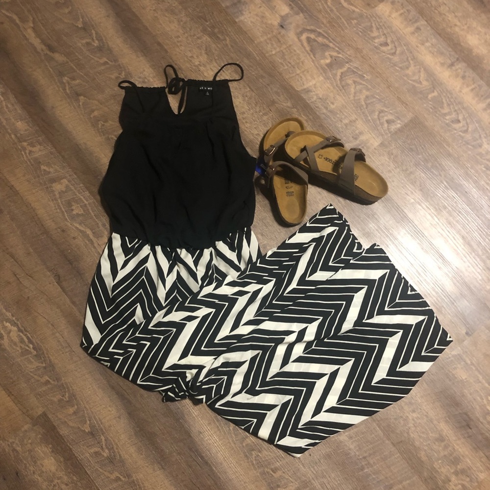 ✨ NWOT Black & white jumpsuit